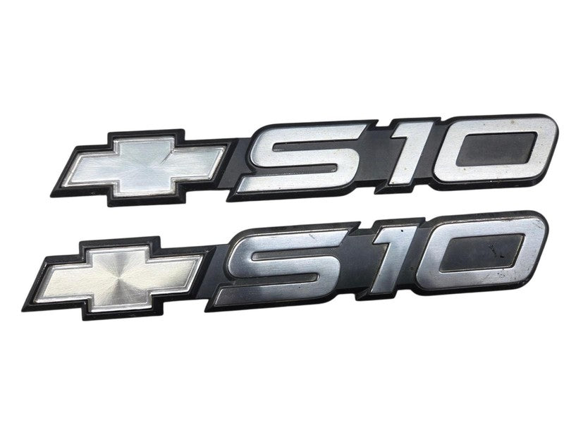 2000 Chevrolet S10 Fender Emblem (pair)
