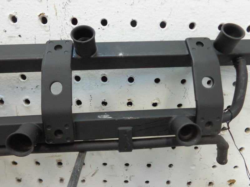 92 - 95 Dodge Caravan 3.0 L Fuel Injection Rail OEM