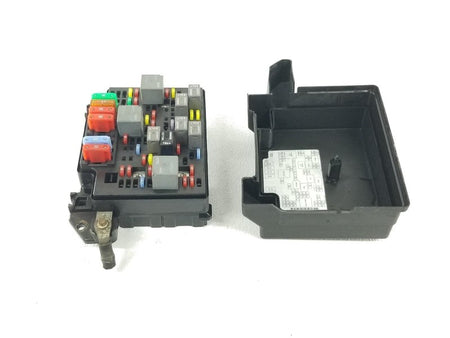 00-04 Chevy S10 GMC Sonoma Underhood Fuse Relay Center Box w/ Lid OEM 
