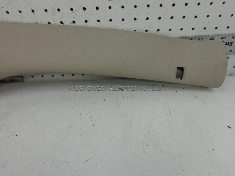 15839292  Right Front Windshield Garnish Molding 03 Saturn VUE Passeng