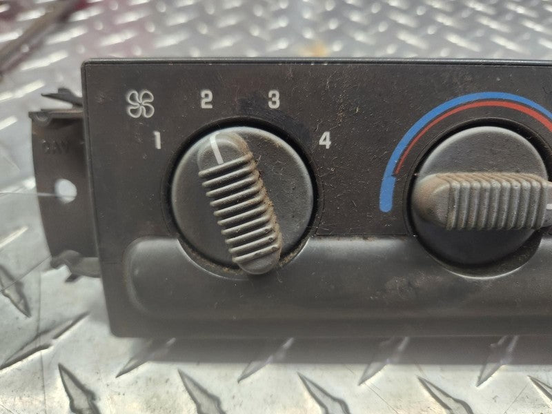 1998 Chevrolet Blazer Dash Heater Control w/AC w/Rear Defrost OEM 9351