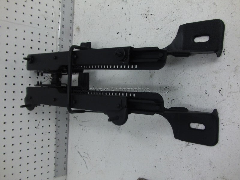 JEEP Cherokee Seat Track 95 96 97 98 99 Right Passenger Side Manual 4 