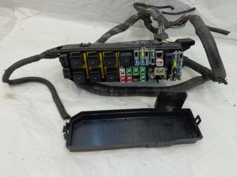 01 - 04 Ford Escape Fuse Box OEM YL8Z14A068AB