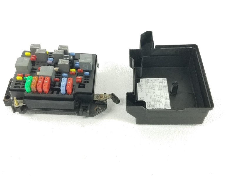 00-04 Chevy S10 GMC Sonoma Underhood Fuse Relay Center Box w/ Lid OEM 