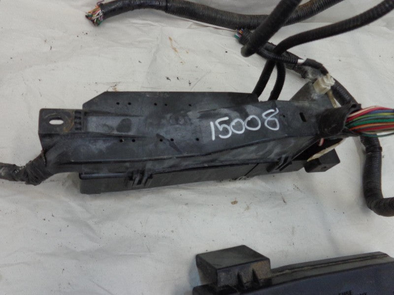 01 - 04 Ford Escape Fuse Box OEM YL8Z14A068AB