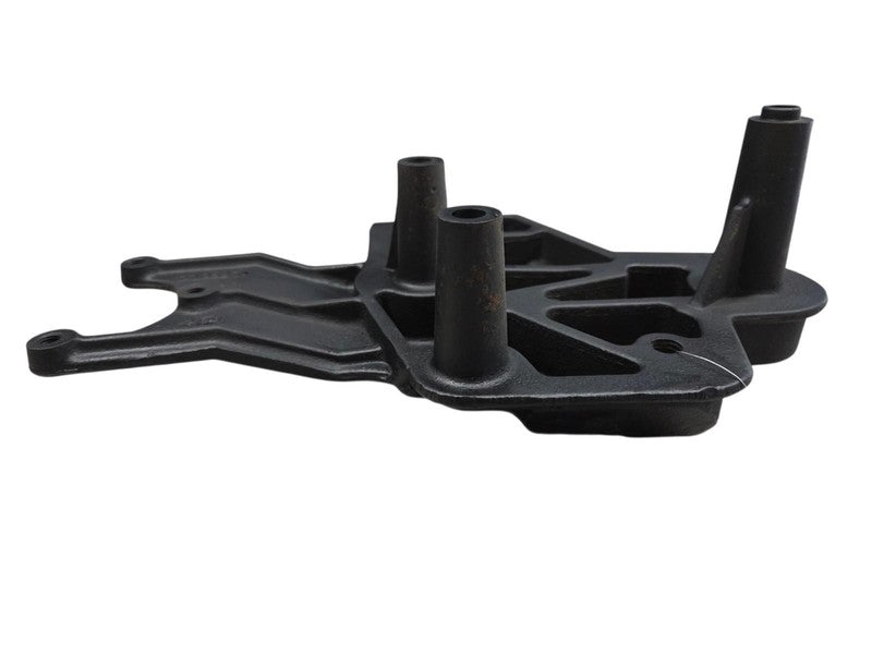 2001 Chrysler PT Cruiser Right Engine Mount Bracket 04668521AD