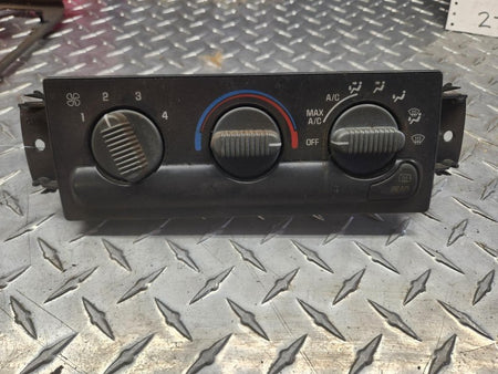 1998 Chevrolet Blazer Dash Heater Control w/AC w/Rear Defrost OEM 9351