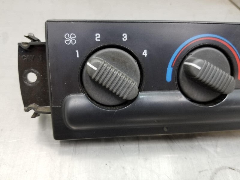 99 - 04 Chevrolet S10 Dash Heater Control w/AC GMC Sonoma 16250565 150