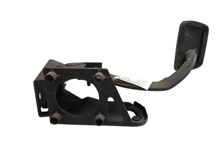 02-07 Saturn VUE Brake Pedal W/ Bracket OEM 15212677