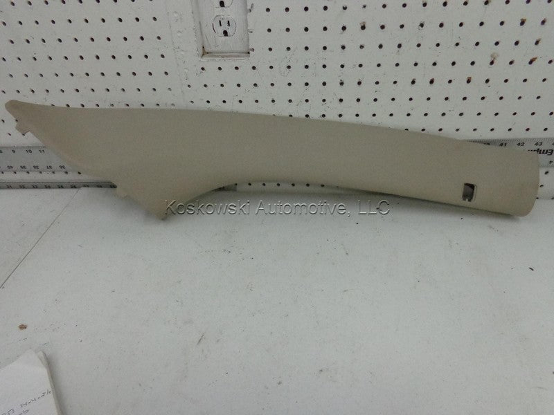 15839292  Right Front Windshield Garnish Molding 03 Saturn VUE Passeng
