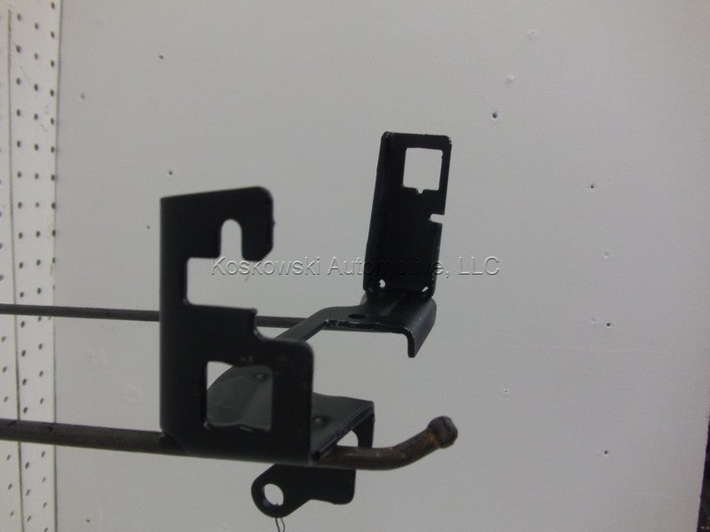 1995 DODGE DAKOTA 3.9 L Throttle Cable Mount Bracket