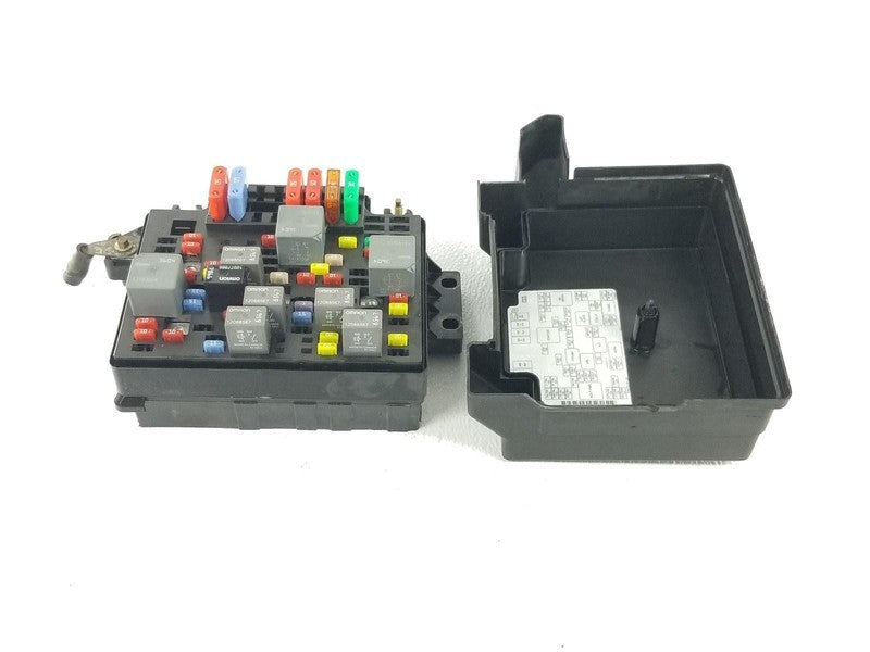00-04 Chevy S10 GMC Sonoma Underhood Fuse Relay Center Box w/ Lid OEM 
