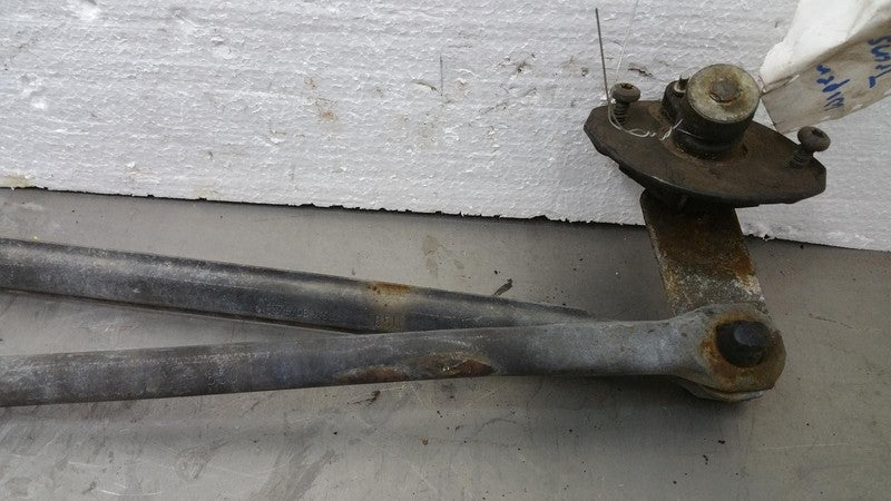 87 - 91 Ford Taurus Windshield Wiper Transmission Linkage E7DZ17566A