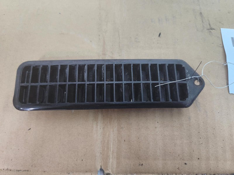 87-96 Jeep Cherokee XJ Fresh Air Vent Louver Rear Door Sill OEM 895500