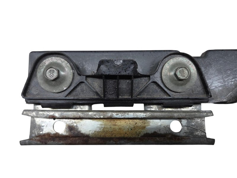 82 - 93 Chevrolet S10 Lower Door Glass Sash Window Bracket GMC 1556473