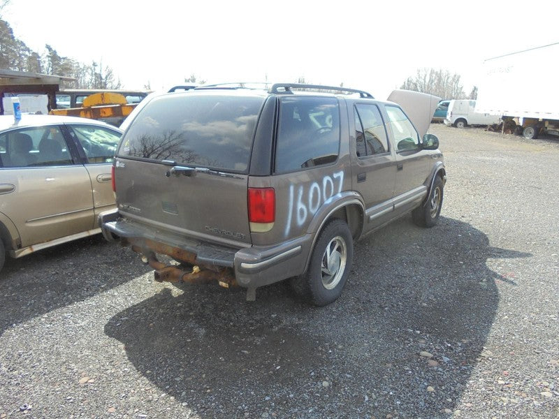 98 - 01 Chevrolet S10 Jack Storage w/retractible cover Beige 15152414