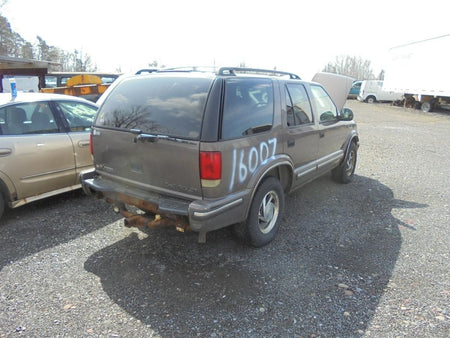 98 - 01 Chevrolet S10 Jack Storage w/retractible cover Beige 15152414