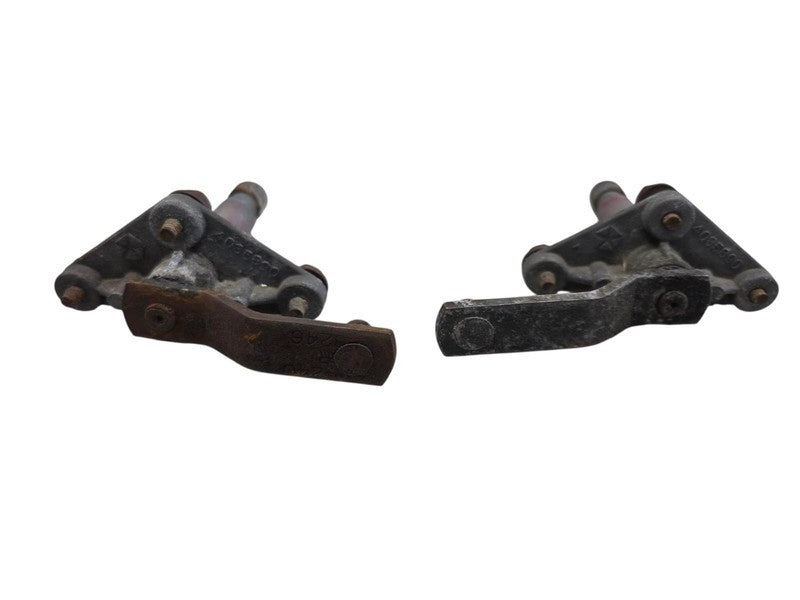 79 - 93 Dodge D150 Wiper Transmission Spindles (Pair) 4085890 OEM