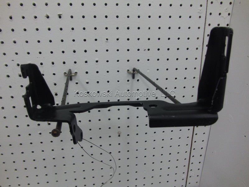 1995 DODGE DAKOTA 3.9 L Throttle Cable Mount Bracket