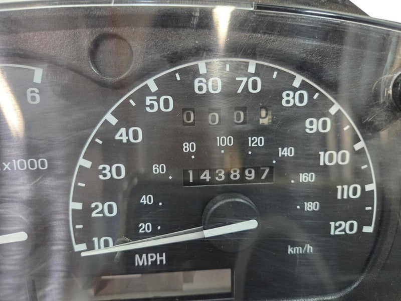 01 - 03 Ford Ranger Instrument Cluster Speedometer OEM w/tach