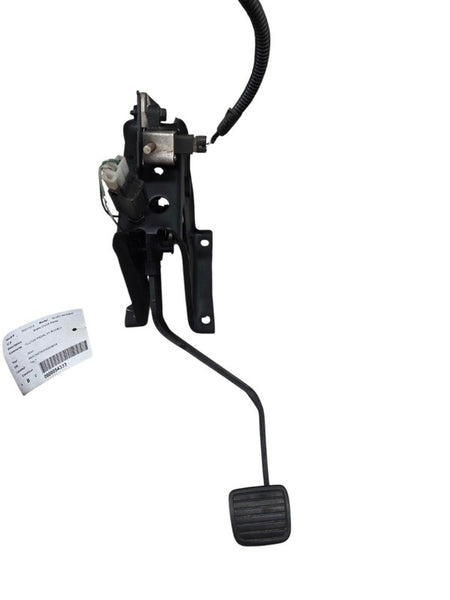 2001 Isuzu Rodeo Clutch Pedal Assembly OEM