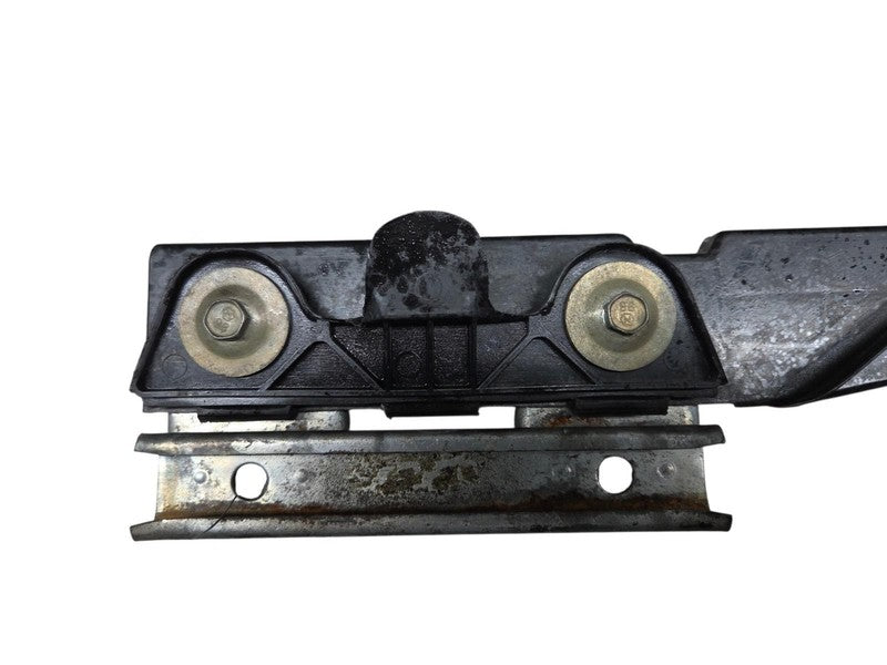 82 - 93 Chevrolet S10 Lower Door Glass Sash Window Bracket GMC 1556473