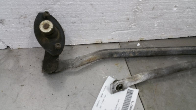 87 - 91 Ford Taurus Windshield Wiper Transmission Linkage E7DZ17566A