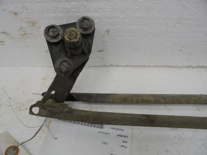 82 - 83 Chevrolet Celebrity WIndshield Wiper Transmission Linkage OEM 