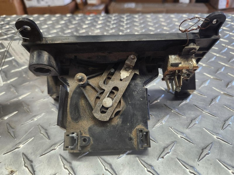 82 - 85 Chevrolet S10 Dash Heater Control w/o AC OEM GMC S15 16014351