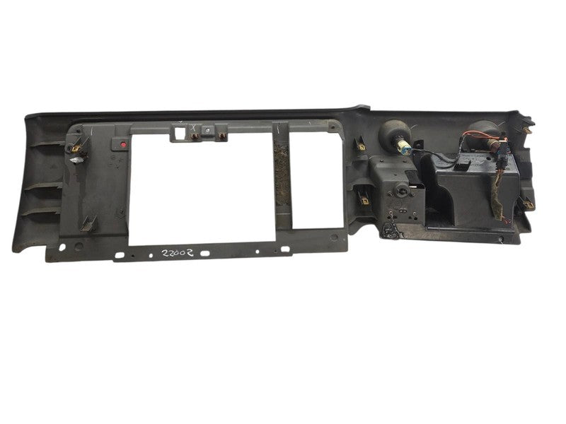 2003 - 2006 Chevrolet Silverado Glove Box Surround Dash Panel 15204270