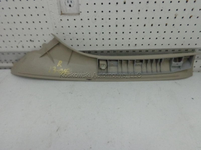 15839292  Right Front Windshield Garnish Molding 03 Saturn VUE Passeng