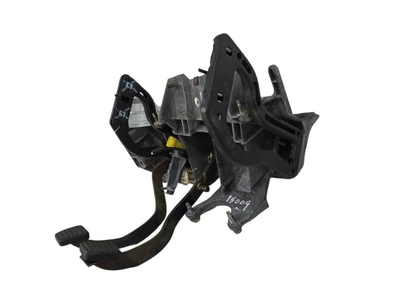 98 - 03 Chevrolet S10 Clutch Pedal Assembly OEM 15015069 GMC Sonoma