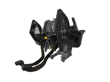 98 - 03 Chevrolet S10 Clutch Pedal Assembly OEM 15015069 GMC Sonoma