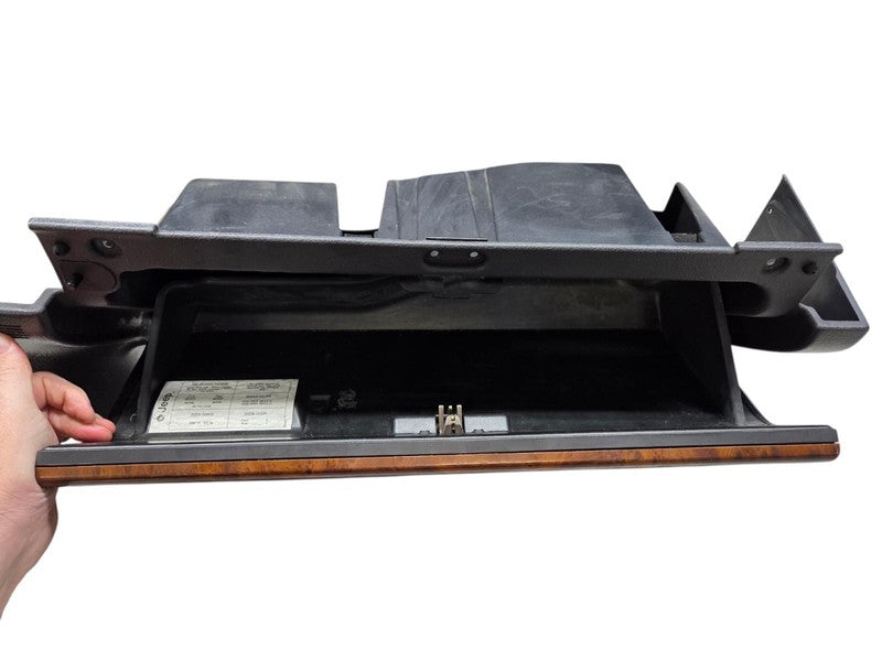 96 - 98 Jeep Grand Cherokee Dash Glove Box Assembly Agate w/woodgrain