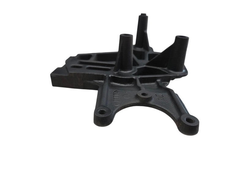 2001 Chrysler PT Cruiser Right Engine Mount Bracket 04668521AD