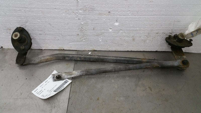 87 - 91 Ford Taurus Windshield Wiper Transmission Linkage E7DZ17566A